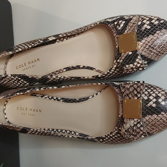 Cole Haan Snakeskin Print Leather Heel with Bow - Picture 4 of 6